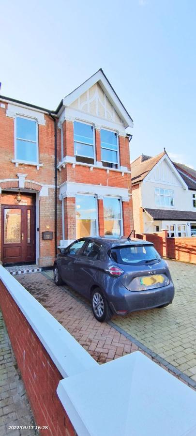 Marigold Villa Harrow Exterior photo